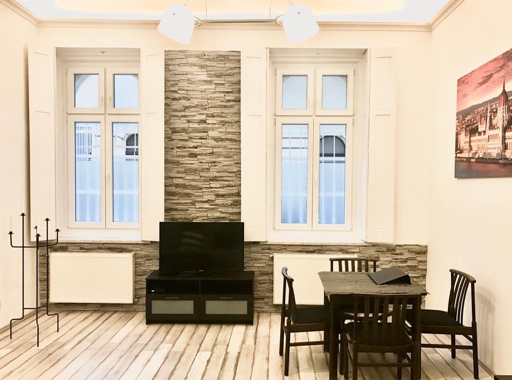 Homelike Luxury Flat On Gyulai Pal Boedapest Buitenkant foto